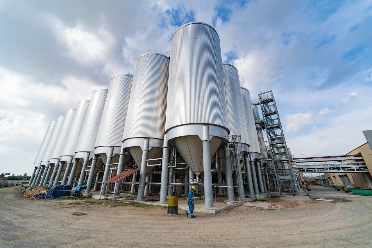 Khmer Beverages ordered a tank farm with 32 cylindroconical outdoor tanks each holding 5,000 hectolitres, manufactured on site. 