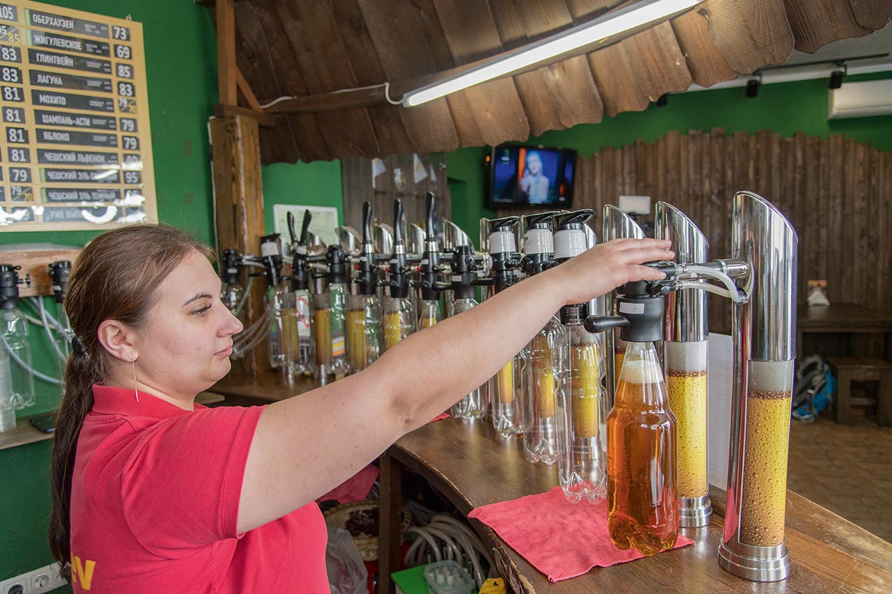 In special sales outlets, consumers can have their beer freshly tapped for home consumption.