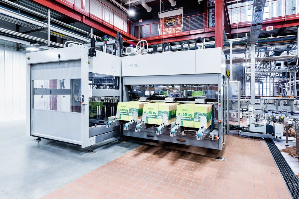 The Varioline packaging system, on a footprint of just six times seven metres, handles all the end-of-the-line packaging.