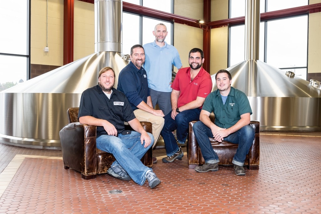 »Bei Krones bekommt man das, wofür man bezahlt«: v. l.: Brad Stevenson (Chief Production Officer), Troy Terwilligh (Fabrication and Installation Manager), Alec Mull (Vice President of Brewing Operations), Matt Sutton (Packaging Manager) und Chris Peters (Assistant Cellar Manager).