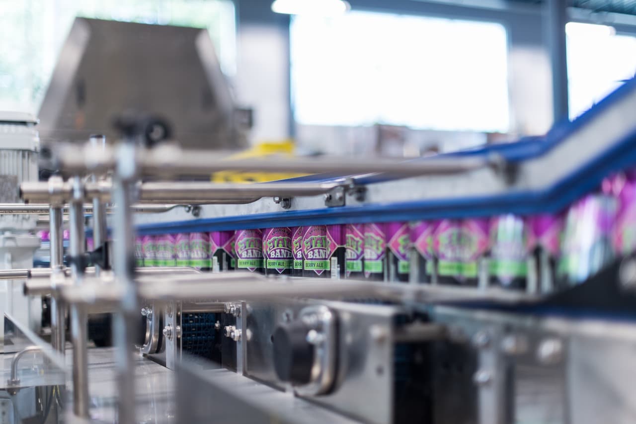 直到不久以前，Boulevard啤酒公司才决定将啤酒灌装在易拉罐中，为此，投资一条克朗斯总包生产线。