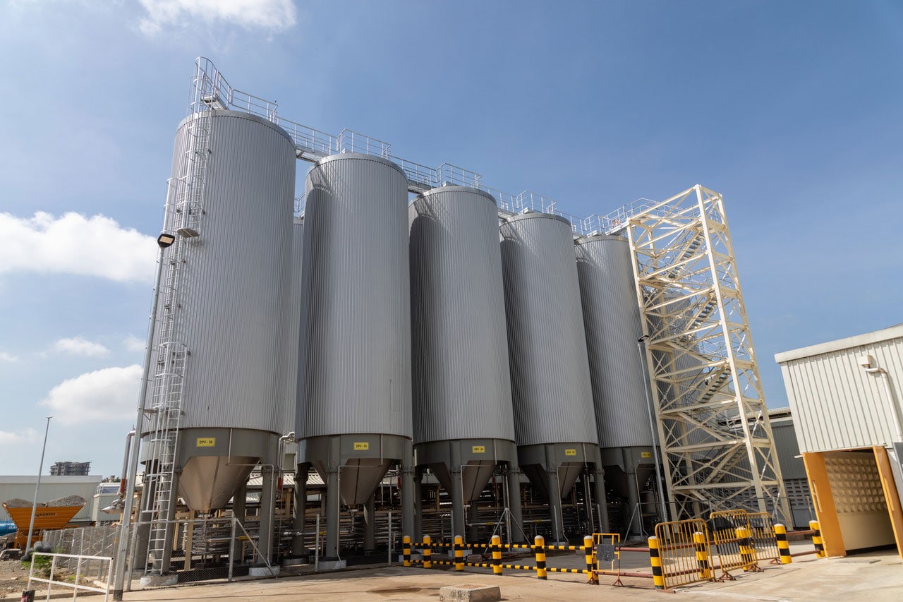 Krones instaló un total de 14 tanques cilindrocónicos de fermentación y maduración y cuatro tanques de presión. 