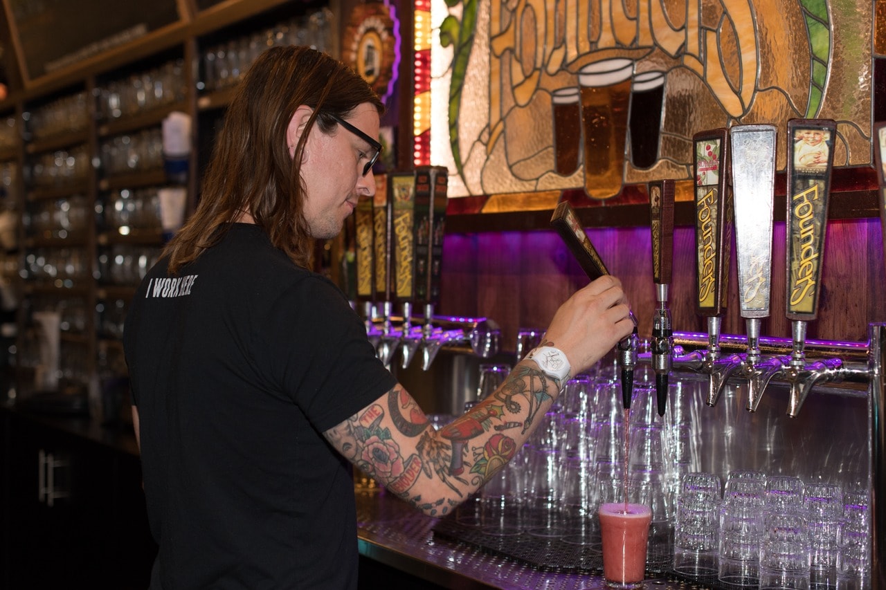 The taproom is integrated directly into the brewery: “It’s here that we find out which beers are best appreciated by our consumers”, says Alec Mull. 