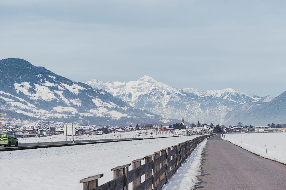 Unusually enough for a brewery, Zillertal Bier sells around 55 per cent of its annual turnover volume in the winter season. In the months from December to April, particularly, the skiing and snowboarding fans flock to the Zillertal Alps. 