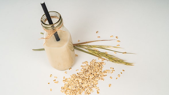 Bebidas de base vegetal: alternativas de leche saludables y sostenibles