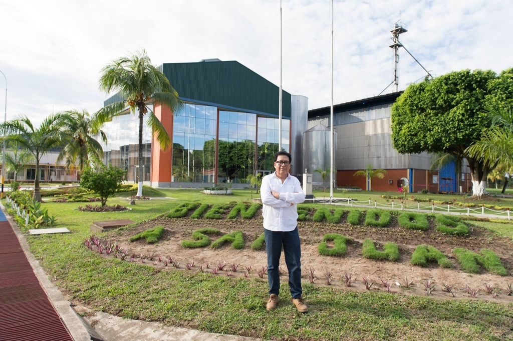 «Nuestra impresión general de Krones y Steinecker como proveedor es muy buena. Sobre todo nos impresionó la fuerza innovadora de Krones en los últimos años», explica el gerente de manufactura Edgar Cutimbo.