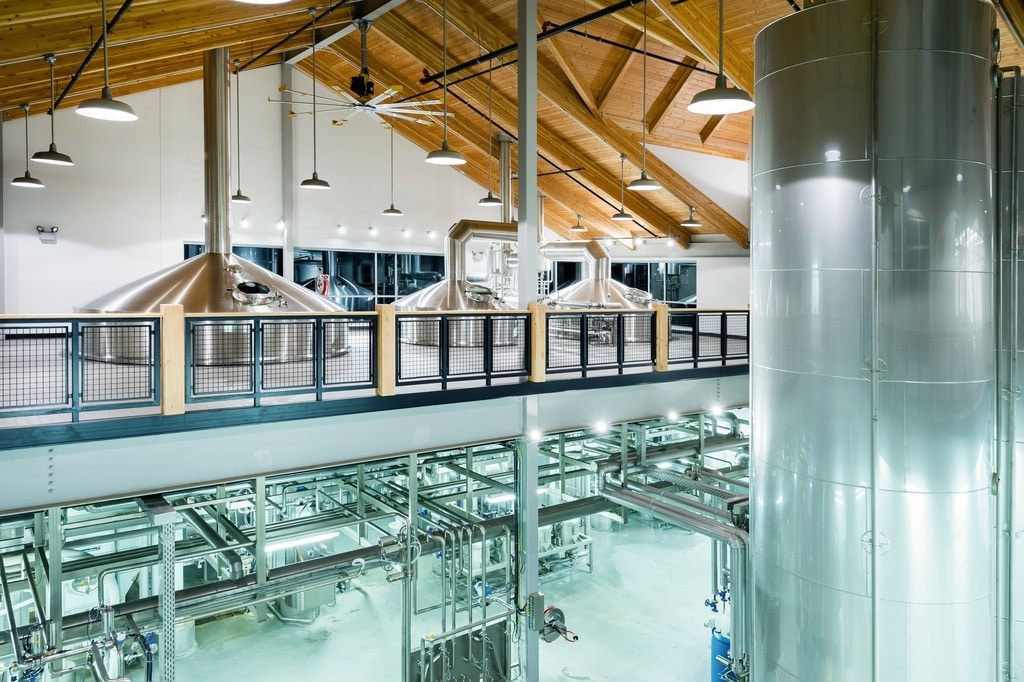 The four-vessel brewhouse consists of a mash tun, a Pegasus lauter tun, a Stromboli wort copper with an internal boiler, and a whirlpool, and has been dimensioned for an output of 100 hectolitres per brew, with six brews a day.